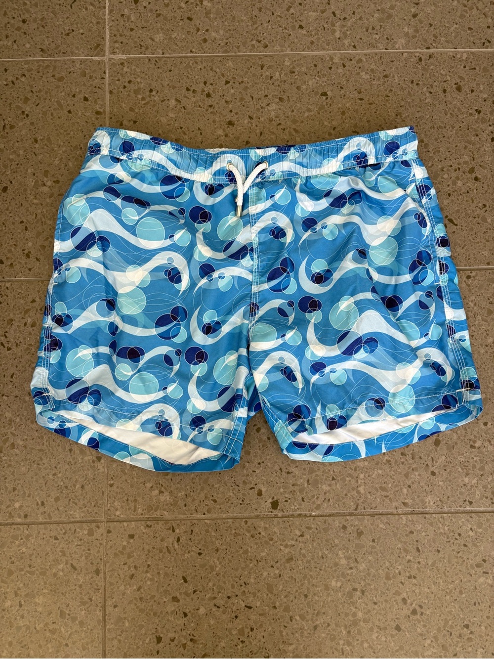 Blue Wave-Pattern Men's Swim Trunks